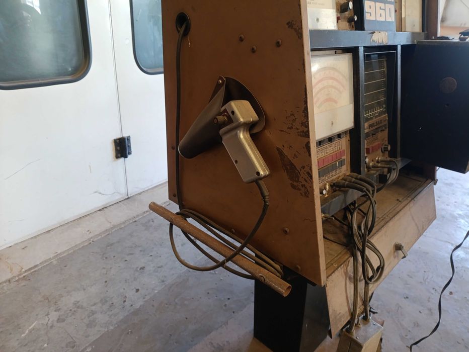 Maquina de diagnóstico anos 80 funcional , ideal para decoração