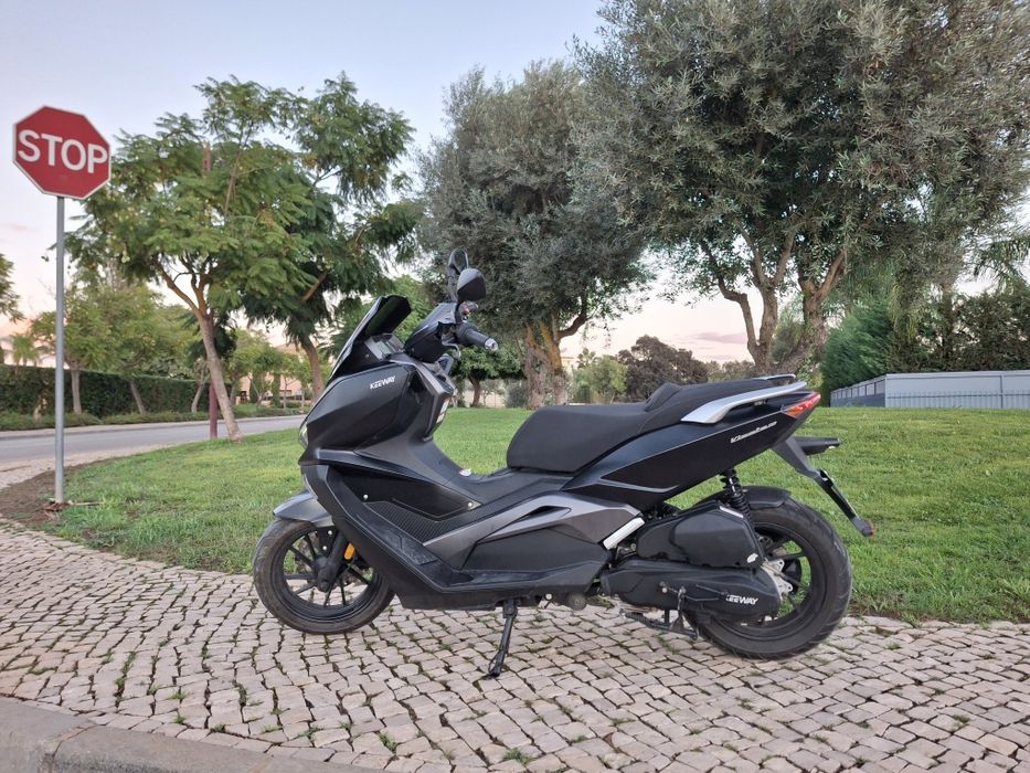 Scooter Keeway Vieste 125cc - oferta de 2 capacetes