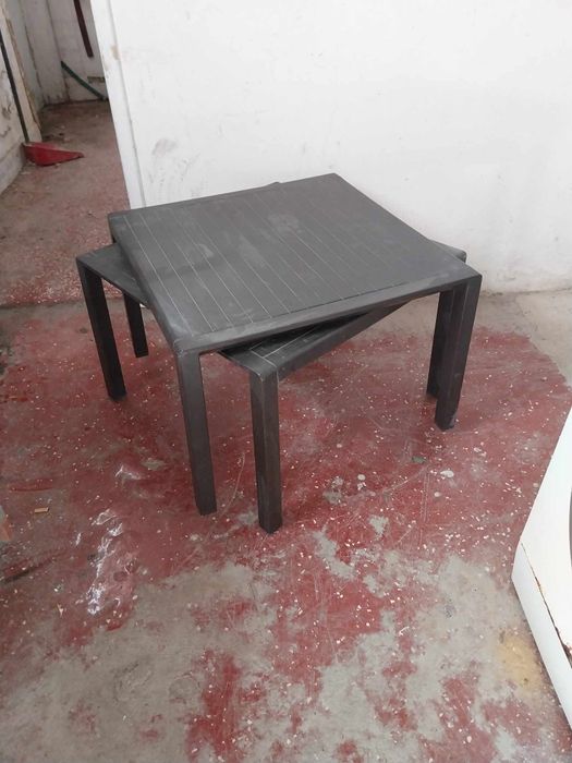 Vendo estas duas mesas