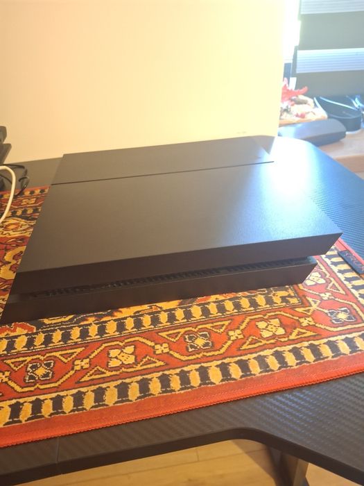 Ps4 1TB z orginalnym padem
