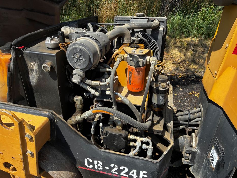 Walec stalowy CAT CB 224E  2.63t  ( 2t, 2.5t, 3t) Wibracja