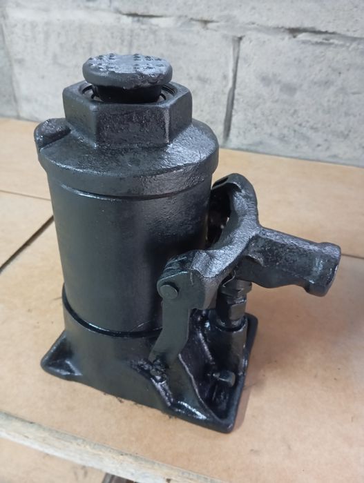 Домкрат гідравлічний 12т