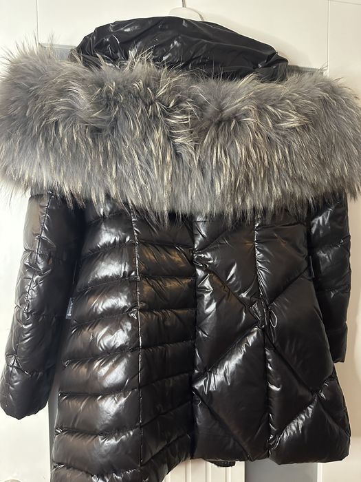 Piekny puchowy plaszcz (kurtka) Moncler