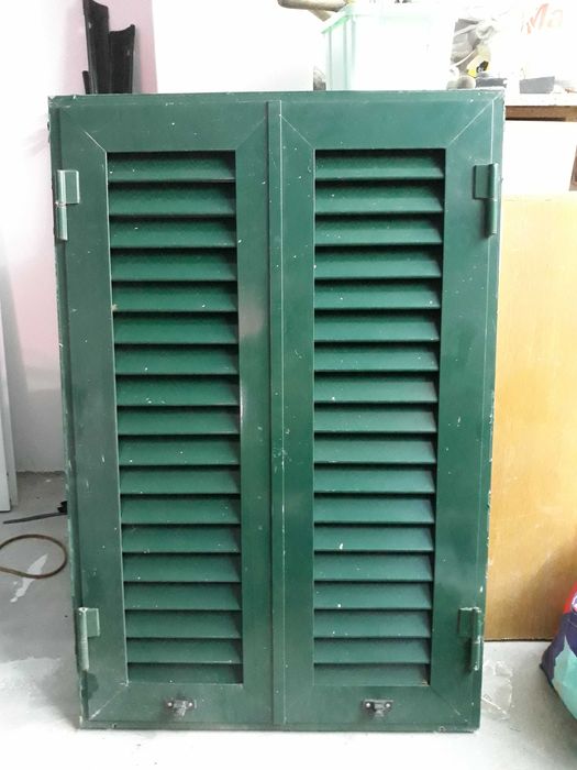 Varios Persianas aluminio verdes e brancas