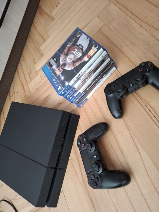 Konsola PS4 plus gry