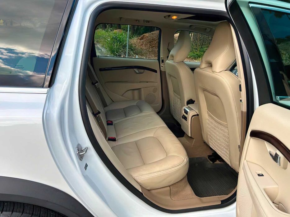 Volvo XC70      2014