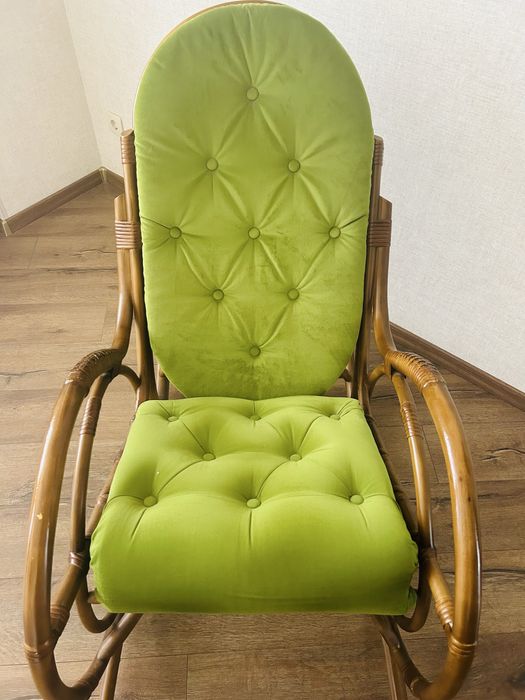 Крісло гойдалка з ротангу крісло-качалка із ротанги -кресло качалка