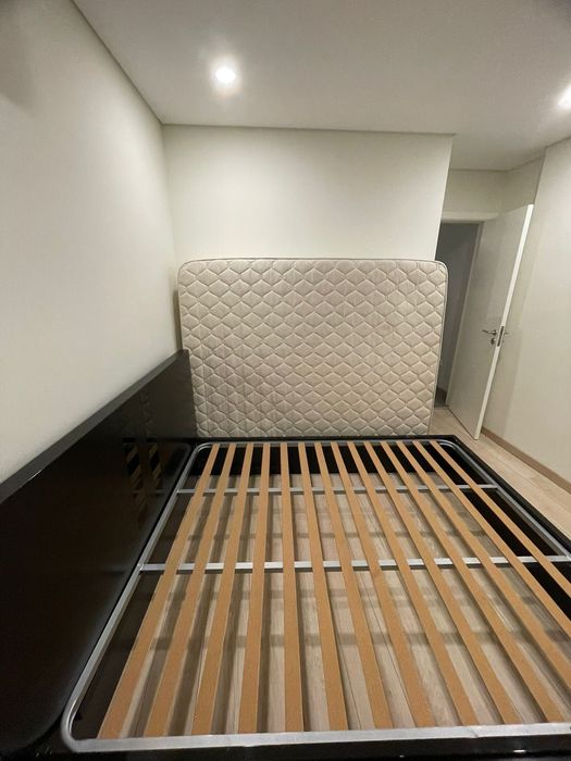 Cama de Casal em bom estado