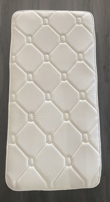 Colchão para cama de bebé