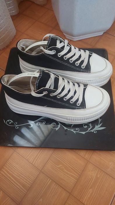 Кеди на високій підошви