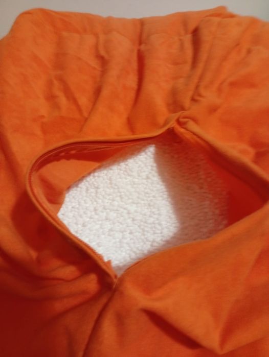 Pouf laranja em pêra