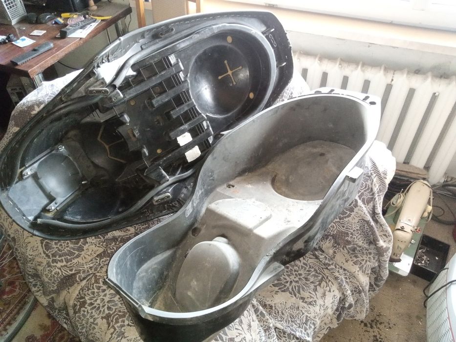 Сидіння, амортизатори