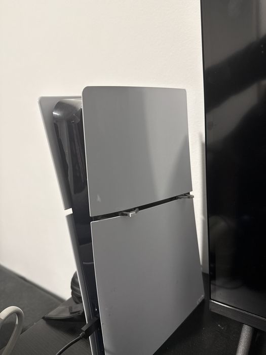 Ps5   Slim com coomando apenas 5 messes de usso 400€ preço nao negocialvel