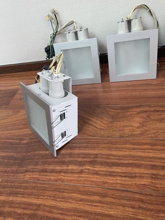 4 focos de teto Lumitek como novos