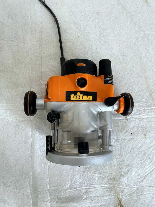 Conjunto Tupia Triton 2400W + Mesa Kreg + Fresas – Excelente Estado