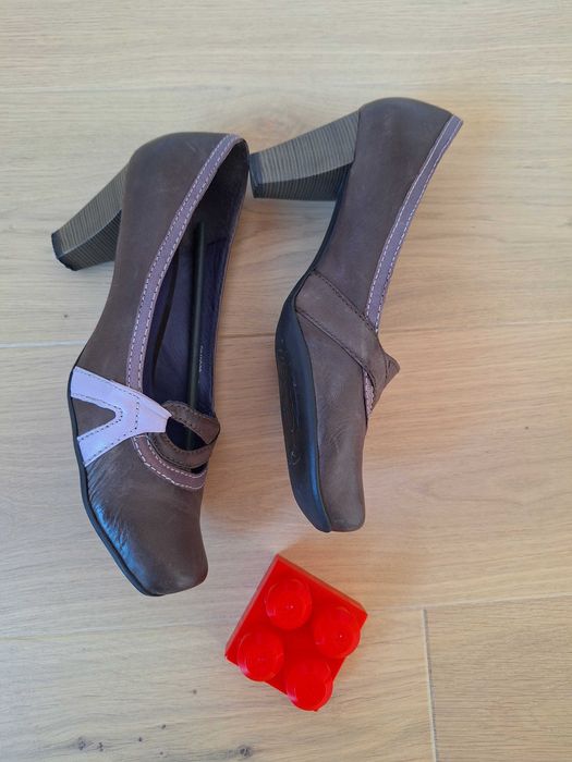 Czółenka skórzane, solidny obcas; sportowo- eleganckie: Tomaris: viralowe kolory
