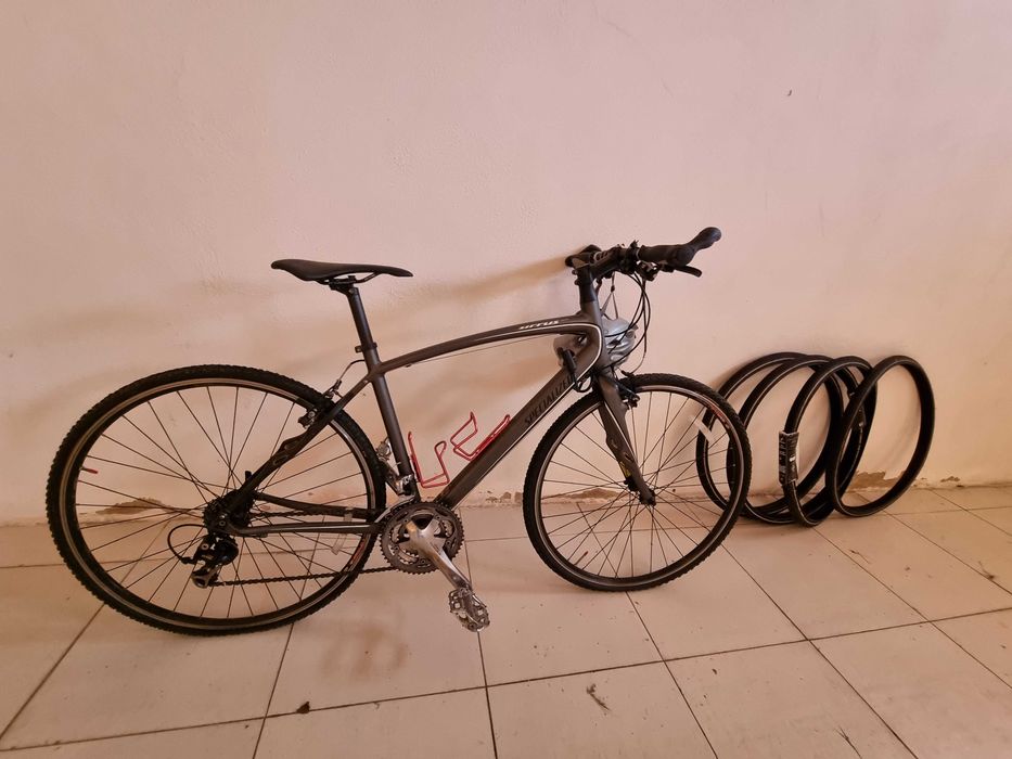 Specialized Sirrus Comp Tamanho M + acessórios