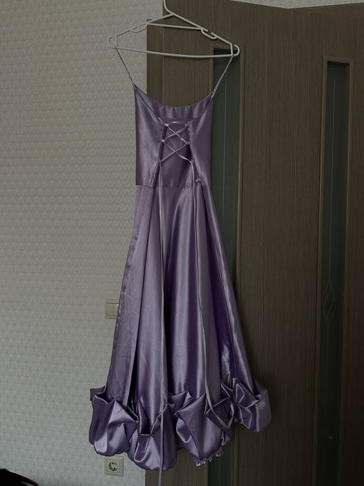 Сукня лавандова атласна