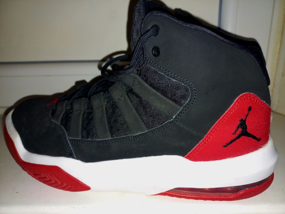 Jordan max aura       .