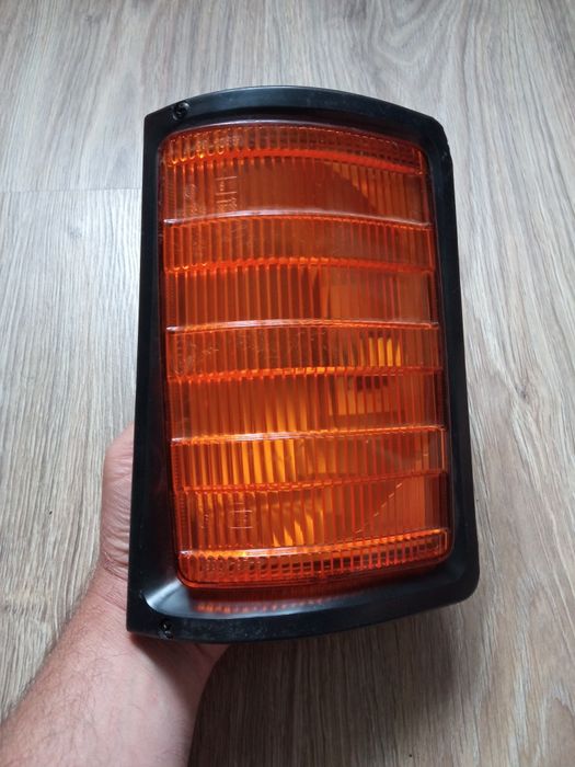 Указатель поворота Мерседес МВ100 W631 правый