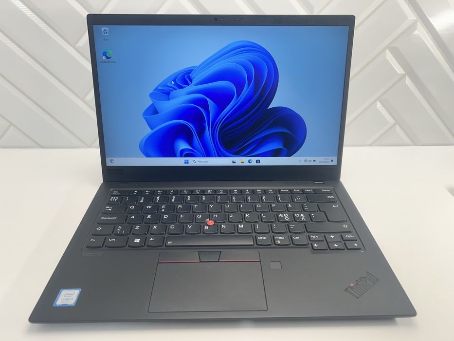 Świetny Laptop Lenovo x1 Carbon  i5-8gen 8 GB / 256 GB SSD