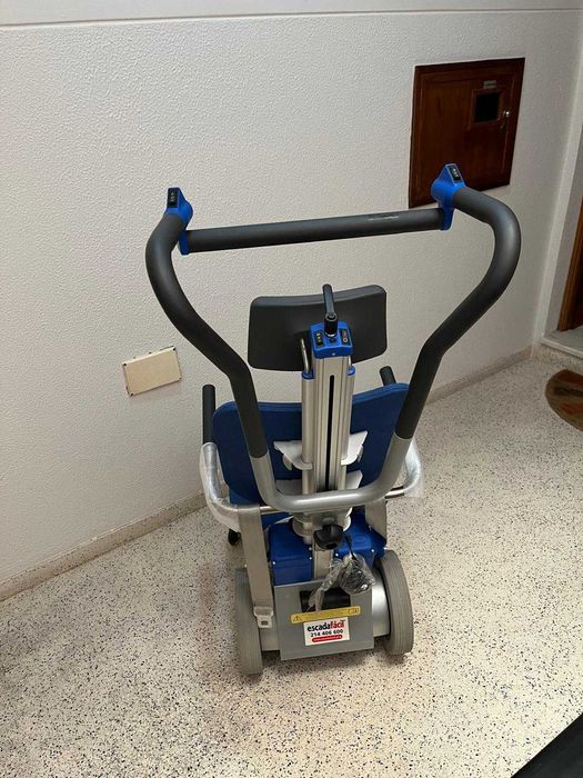 Cadeira de subir/descer escadas (como nova)