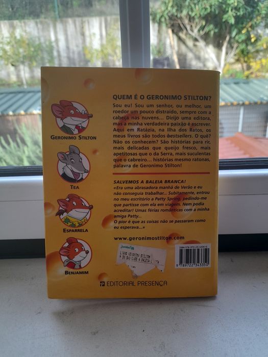 Livro "Geronimo Stilton- Salvemos a Baleia Branca"