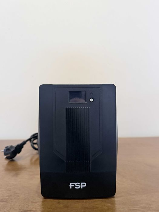 UPS FSP iFP 1000 LCD | 1000VA / 600W | Sprawny | Gniazda PL + IEC