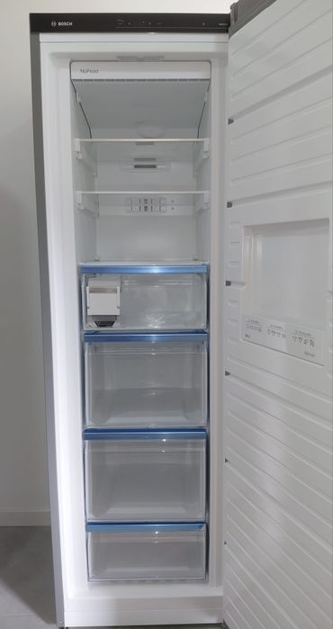 Arca Vertical BOSCH GSN36AIEP (No Frost - 186 cm - 242 L - Inox)