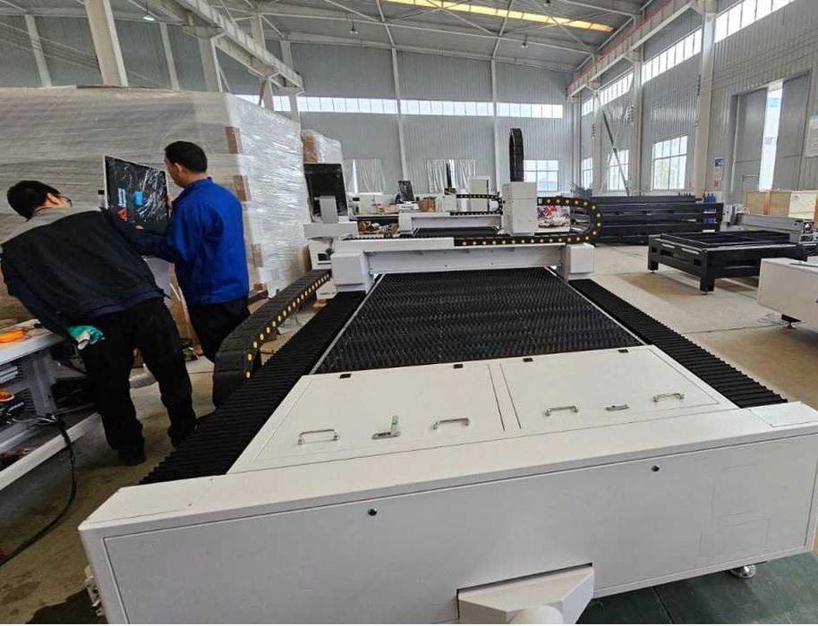 Верстат оптоволоконний лазерної різки металу VSI MK-3015S (2 кВт)