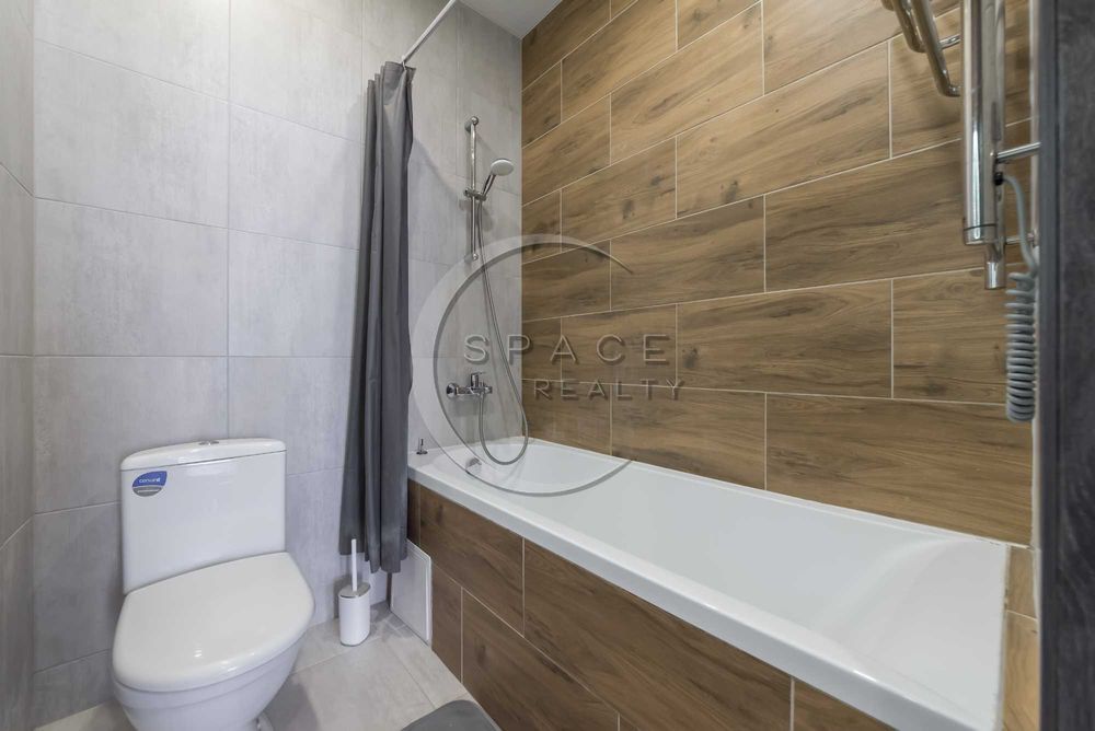 Продаж 1-кімнатної квартири 49 м2 в ЖК Славутич вулиця Зарічна 16