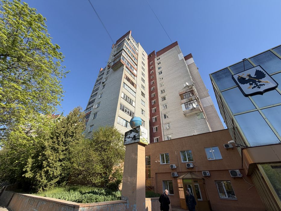 Продам 3 ком р-н Рокоссовского Голливуд Є-відновлення