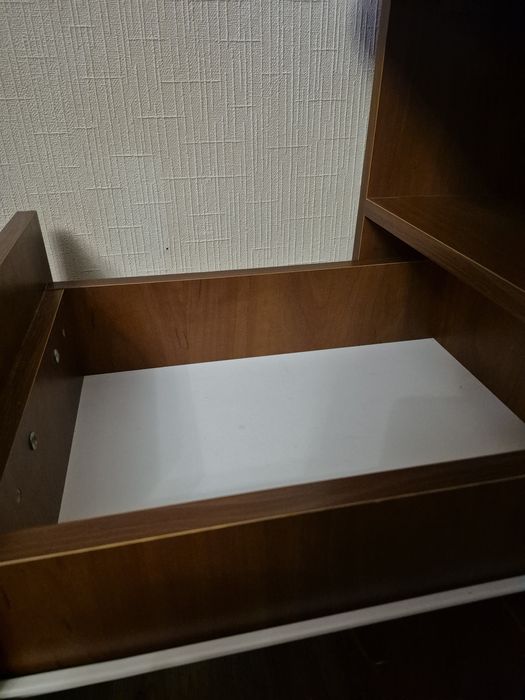 Комп'ютерний стіл