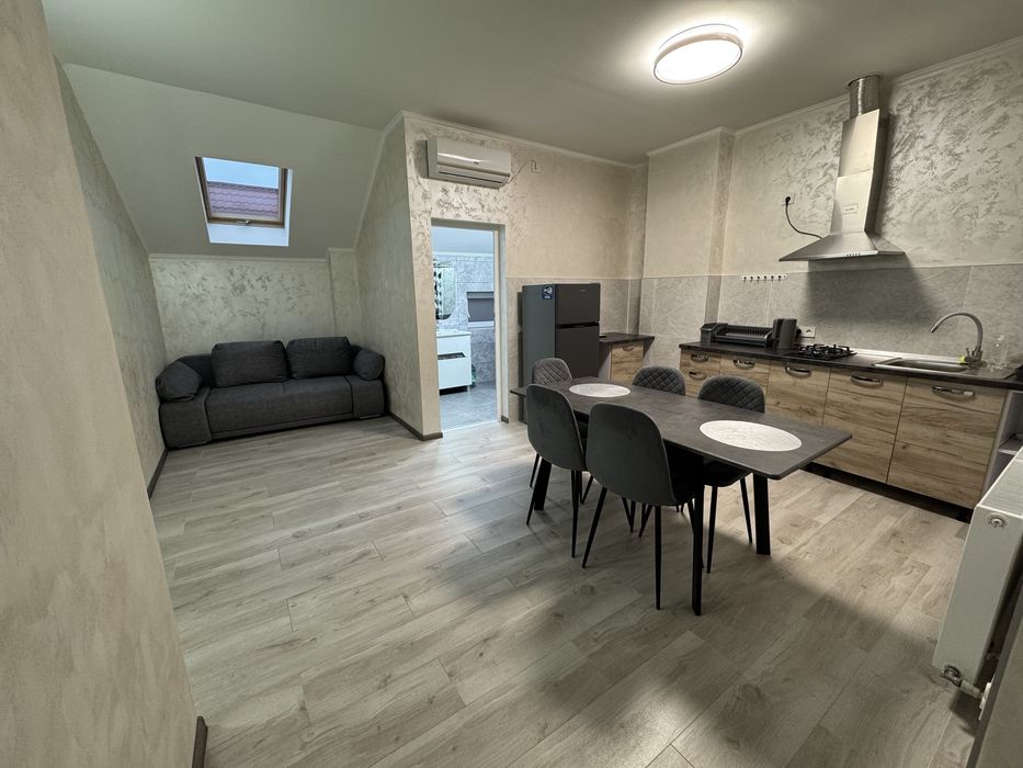 Новий двокімнатний апартамент в центрі туристичного містечка Берегово