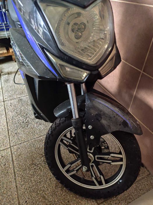 Mota eléctrica moto sem carta scooter vespa