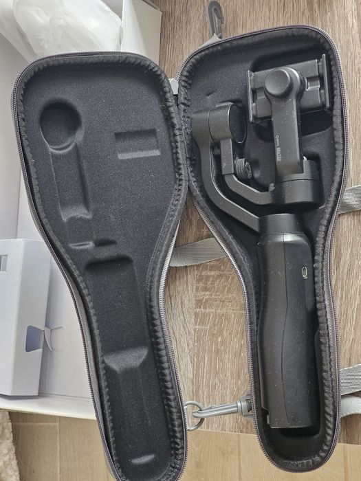 Zhiyun Smooth Q — тиосьовий електронний стабілізатор для смартфонів