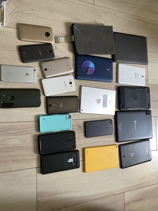 Продам лот планшетів і телефонів