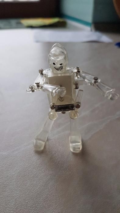 Robocik nakrecany, ruszający się..