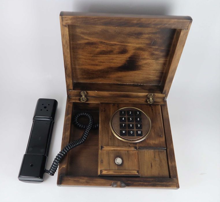 Telefone antigo em caixa madeira Art Deco