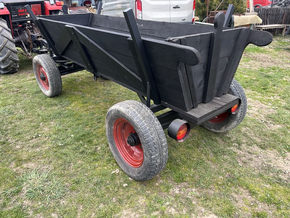 Wóz z oświetleniem  do traktora