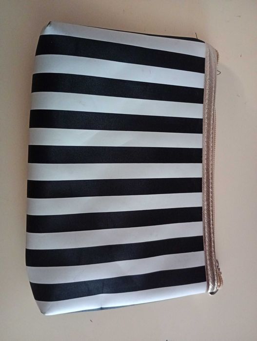 Косметичка женская, зебра, новая, размер средний