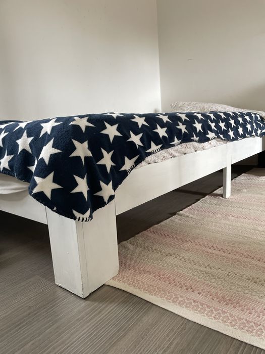 Cama de solteiro com colchao