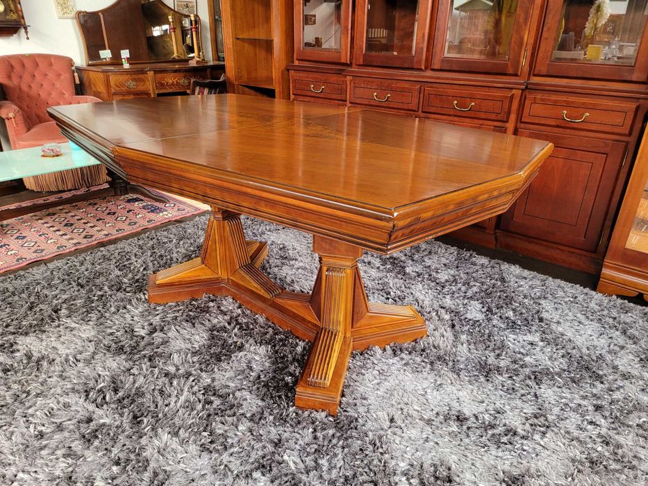 Wooden table – excellent condition – extendable – table only, chairs sold separately64584264358273121