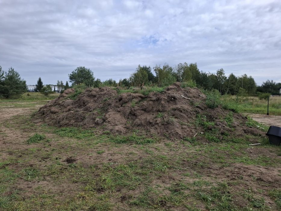ziemia / humus pod równanie terenu