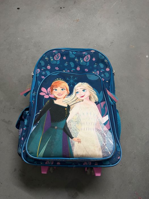 Mochila escolar criança