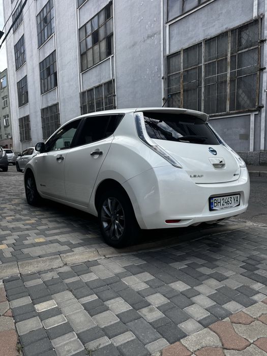 Ареда оренда Nissan Leaf 40кв