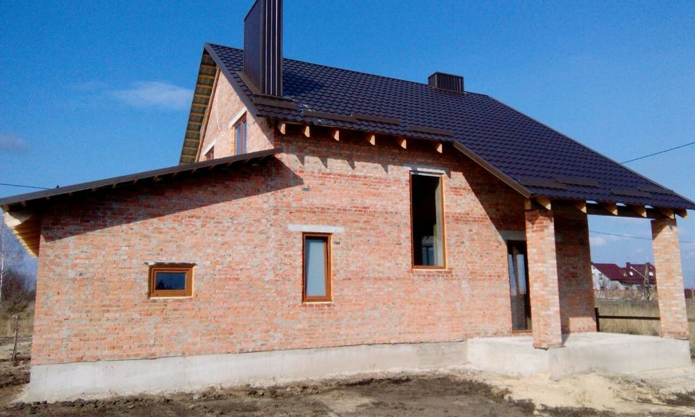 ПРОДАЄТЬСЯ новий 3-К будинок з червоної цегли: комфорт та надійність