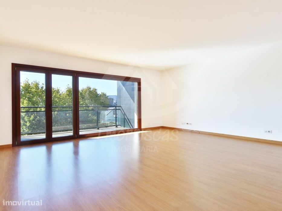 Apartamento T3 com box no Condomínio Blue Garden, em Sacavém