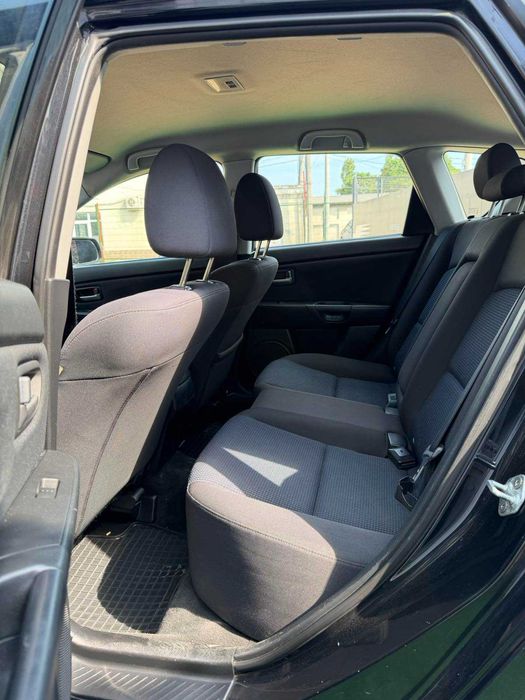Mazda 3 в хорошем состоянии (1.6 турбо-дизель 2005 год)