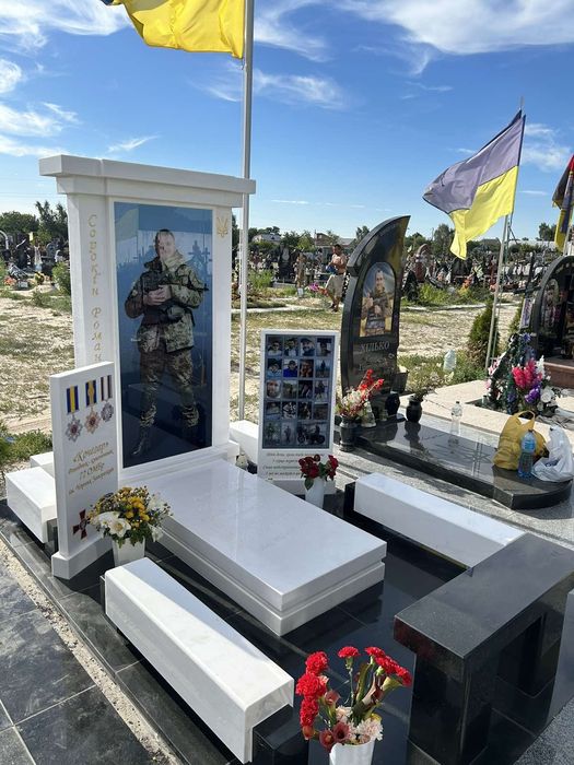 Гранітні памятники для військових,  працюємо без передоплати